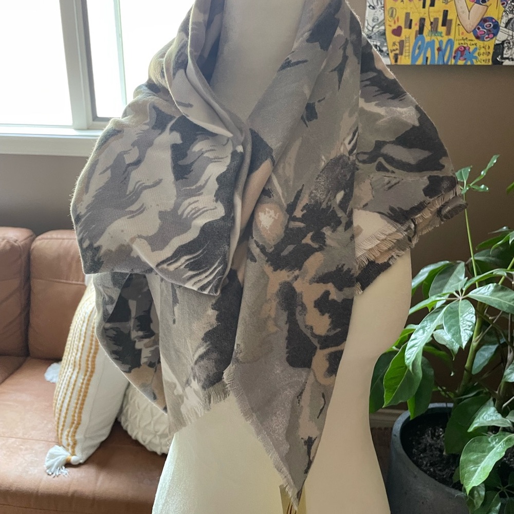 Elegant Floral Women's Scarf/Wrap NWT
